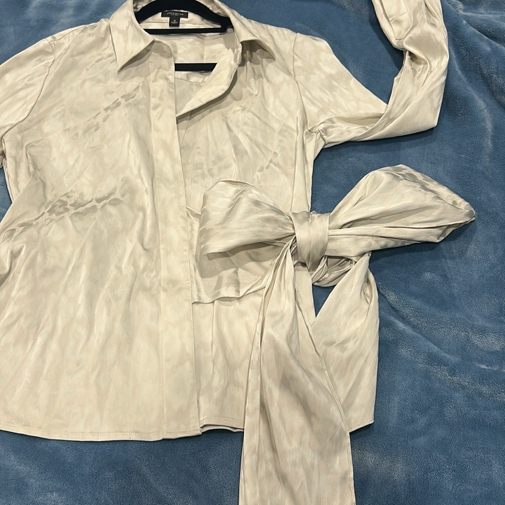Ann Taylor wrap around blouse ( box E) - Picture 5 of 6